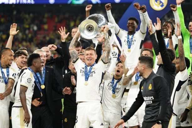 ucl trophy