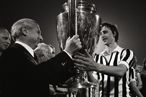 ucl trophy
